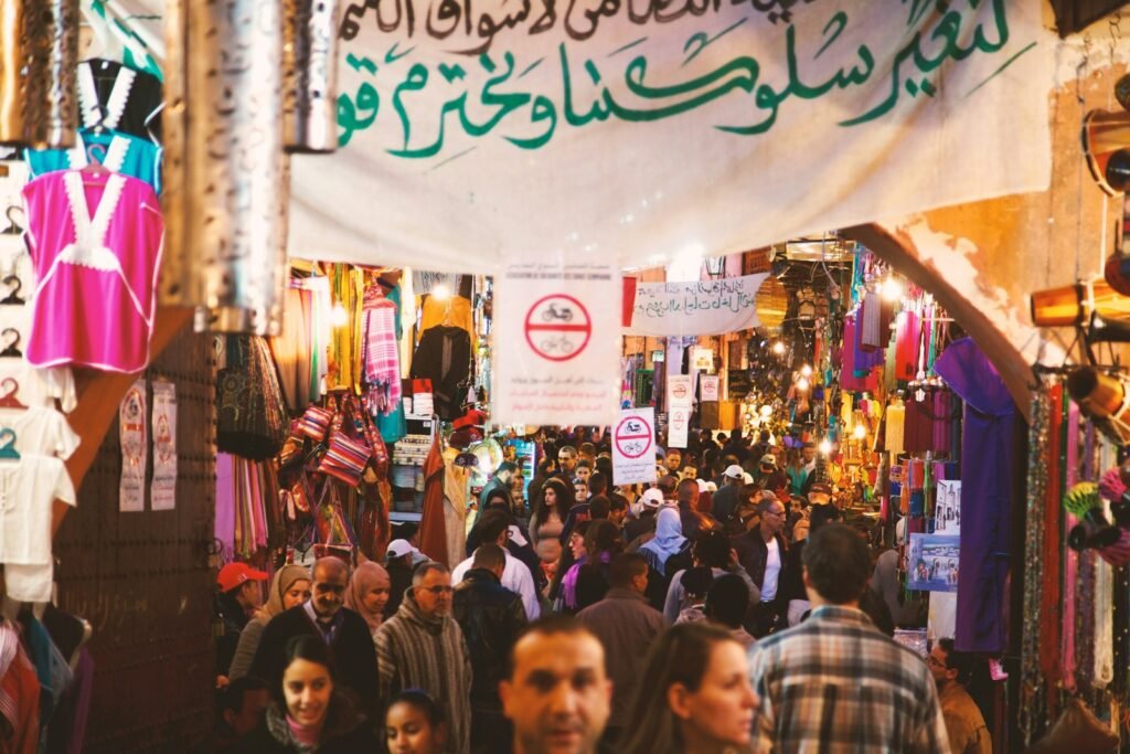 Marché nocturne animé à Marrakech